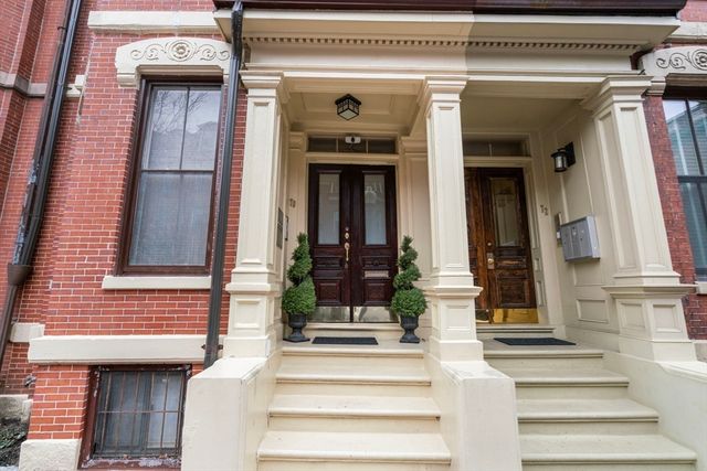 a view of multi story residential apartment building