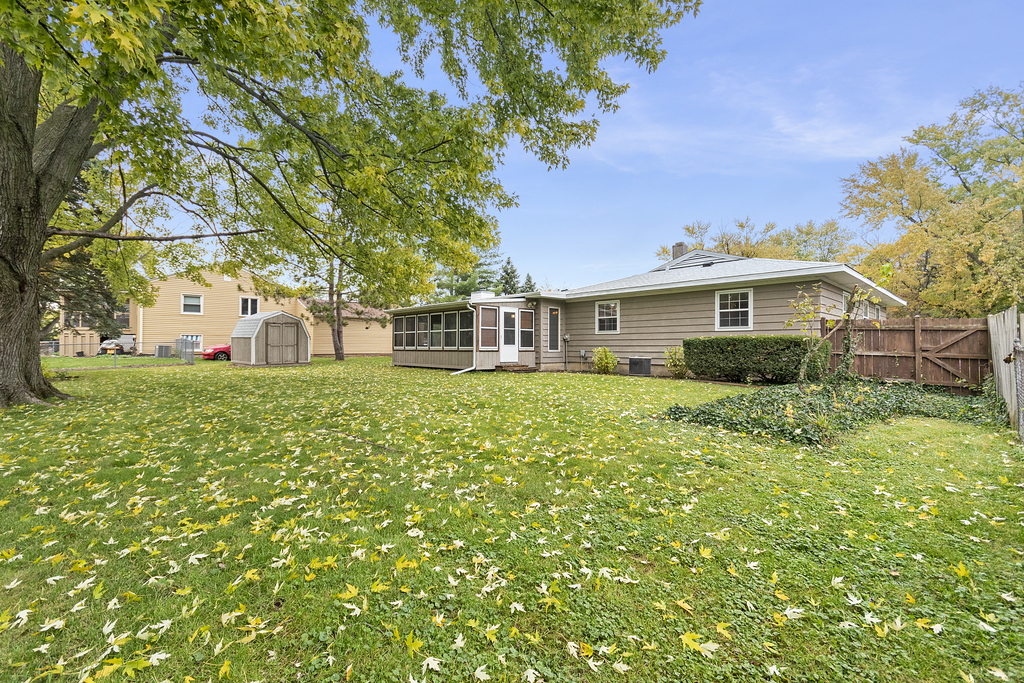 11 Woodcliff Road Montgomery, IL 60538 - Photo 14 of 18 a front view of a house with garden