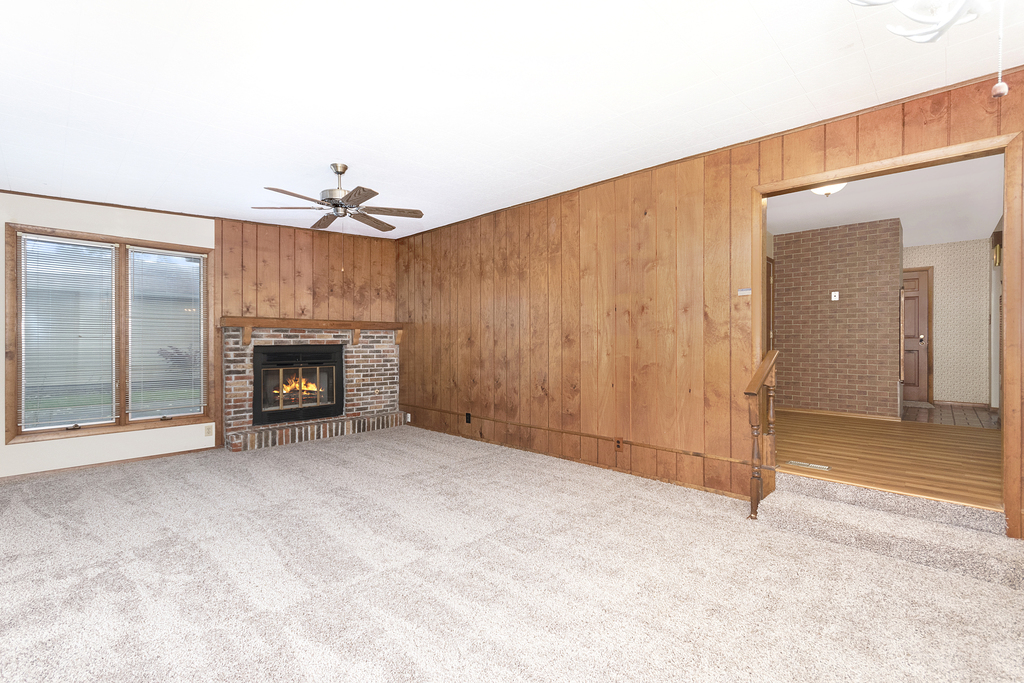 11 Woodcliff Road Montgomery, IL 60538 - Photo 3 of 18 an empty room with fireplace