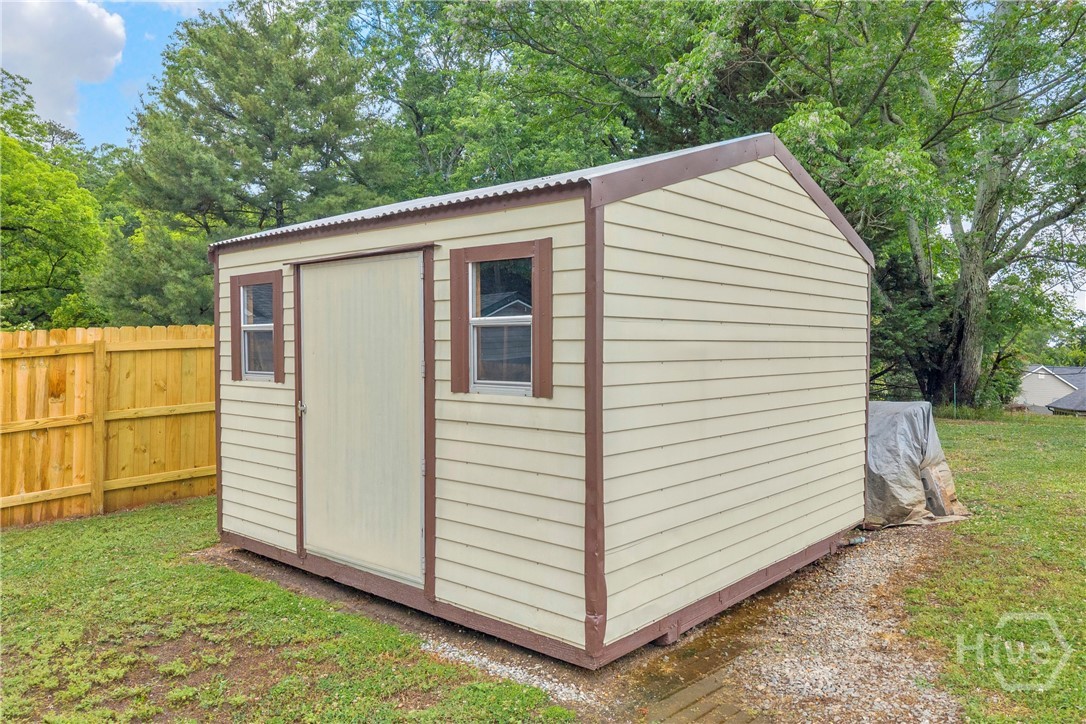 337 State Street Commerce, GA 30529 - Photo 7 of 38