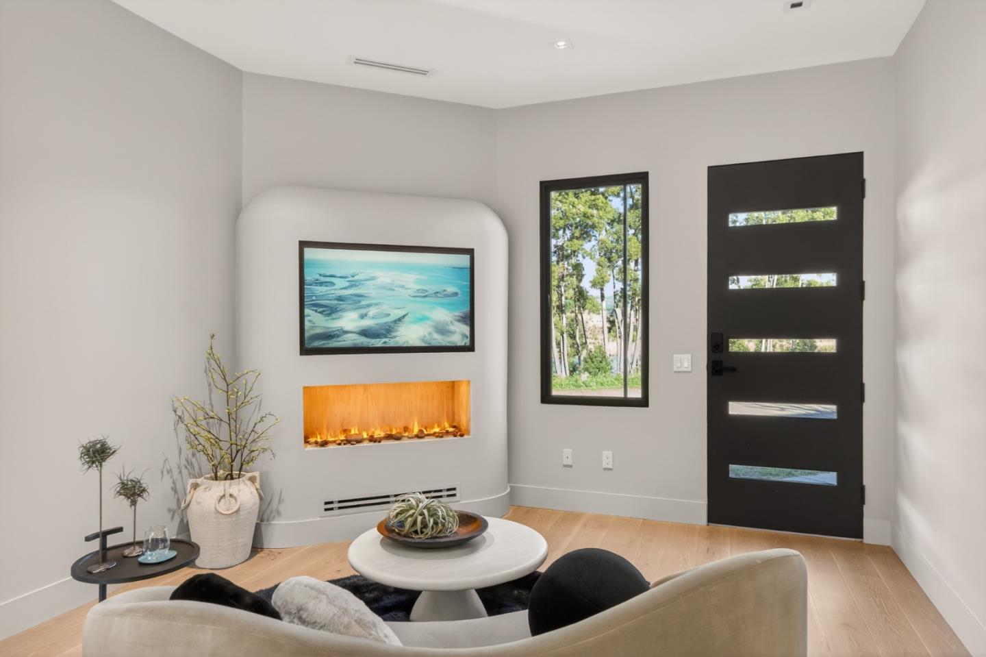 585 Riverside Drive Napa, CA 94559 - Photo 19 of 36 a living room with furniture and window