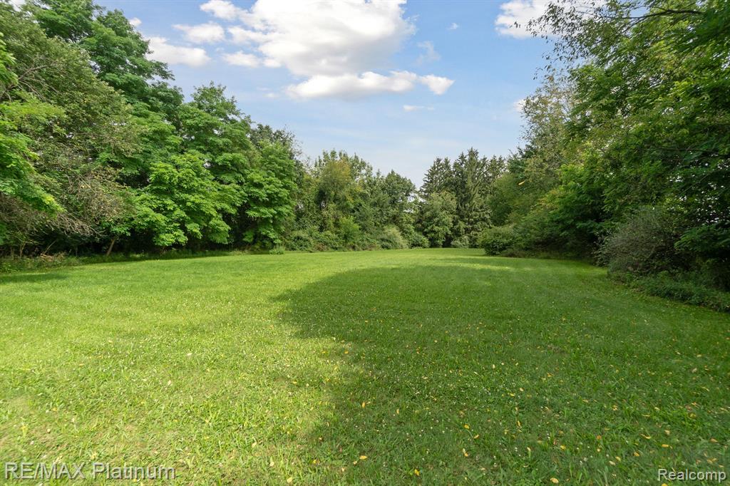 9399 Dean Road Fenton, MI 48430 - Photo 11 of 13 Gallery Image 11