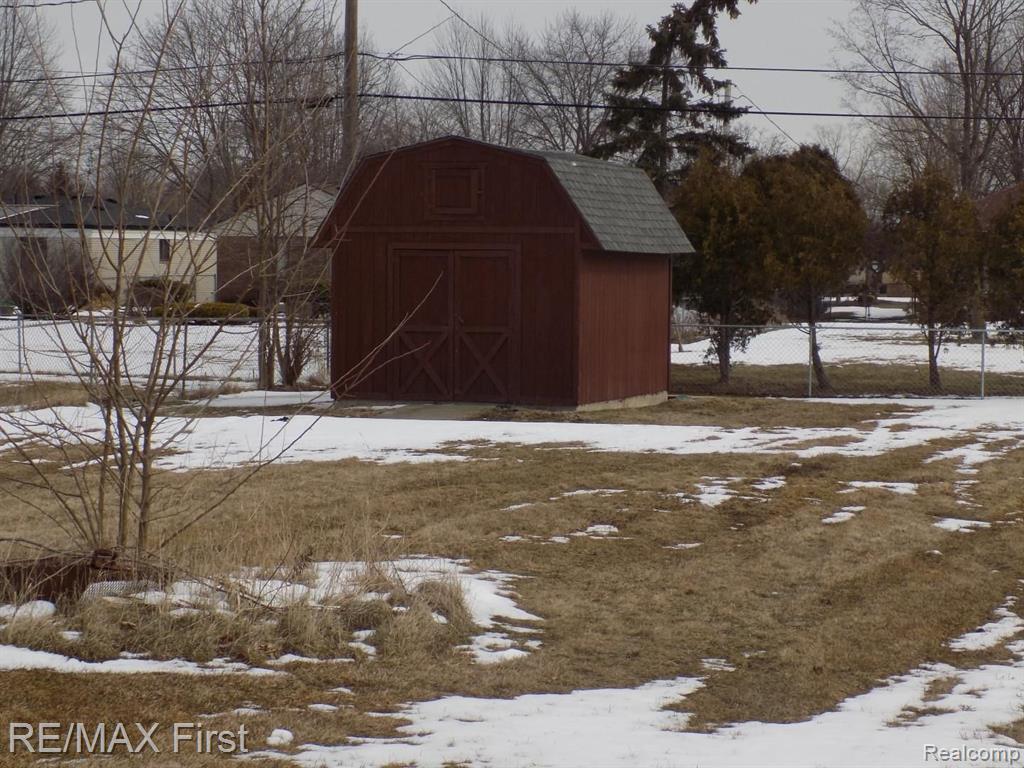 47896 Forbes Street Chesterfield, MI 48047 - Photo 3 of 24
