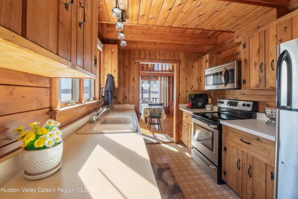 $799,000 | 407 Lakeview Road, Craryville, NY 12521