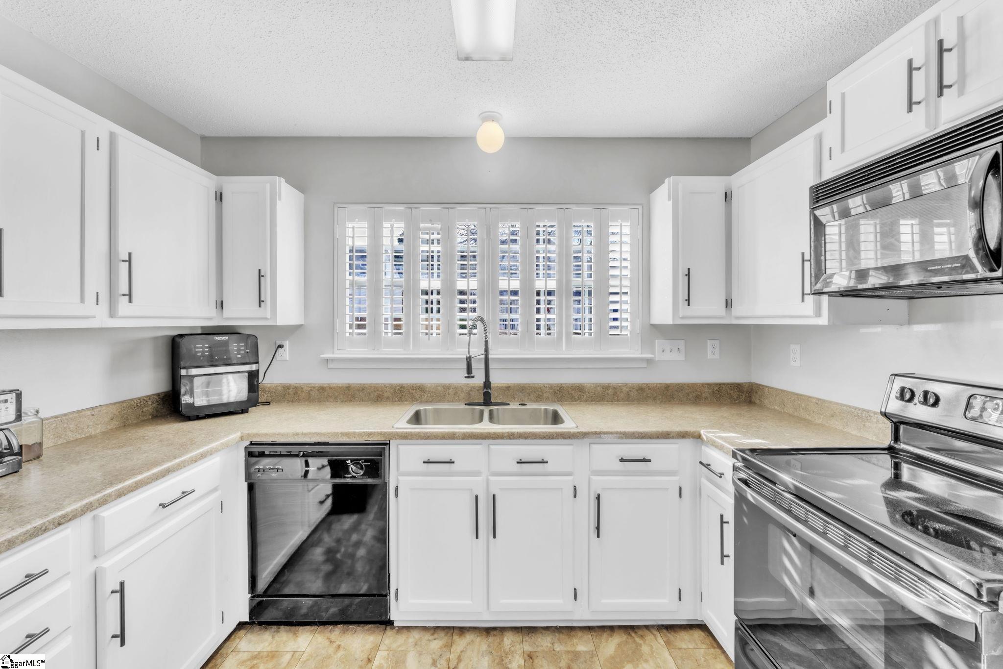 303 South Sandy Brook Way Simpsonville, SC 29680 - Photo 9 of 24