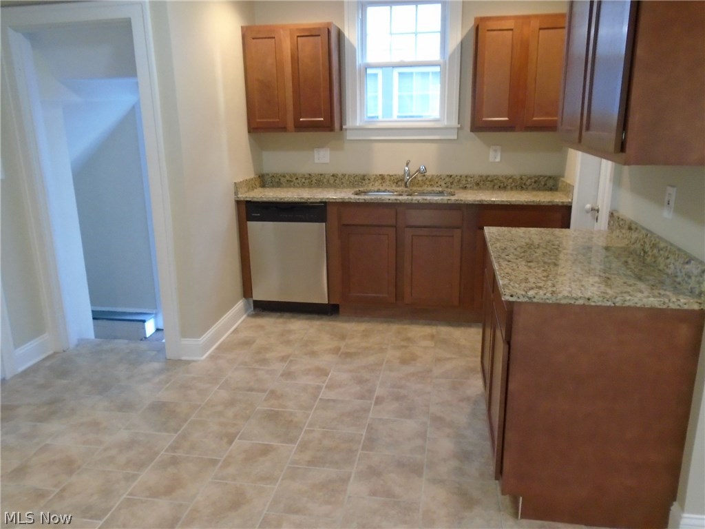 3570 Daleford Road Cleveland, OH 44120 - Photo 9 of 20 Gallery Image 9