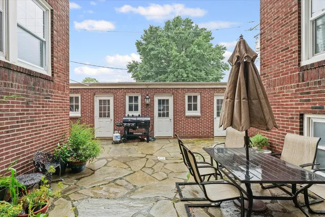 $309,900 | 305 West University Avenue, Unit 4, Champaign, IL 61820