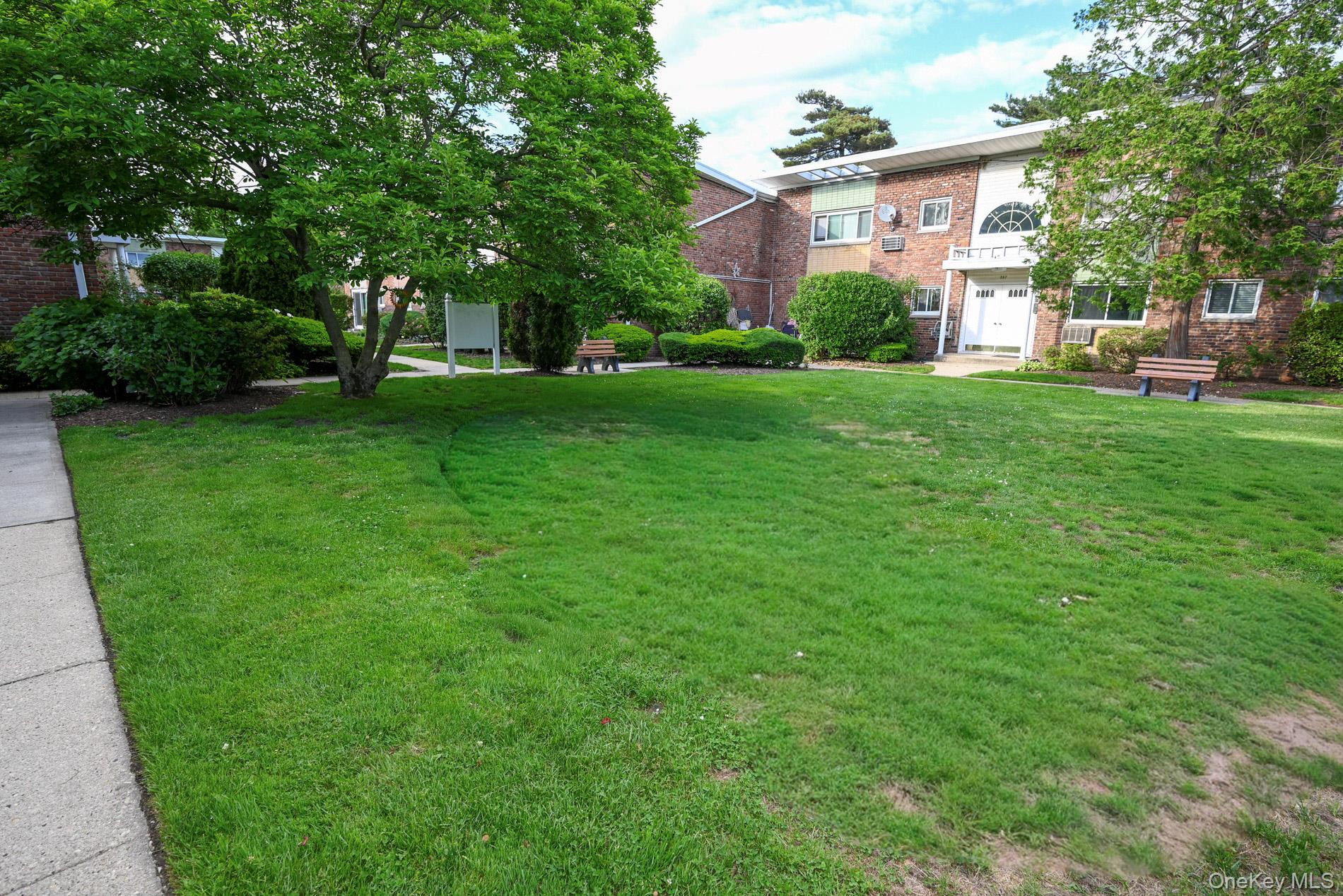 271 North Newbridge Road, Unit 2C Levittown, NY 11756 - Photo 3 of 34