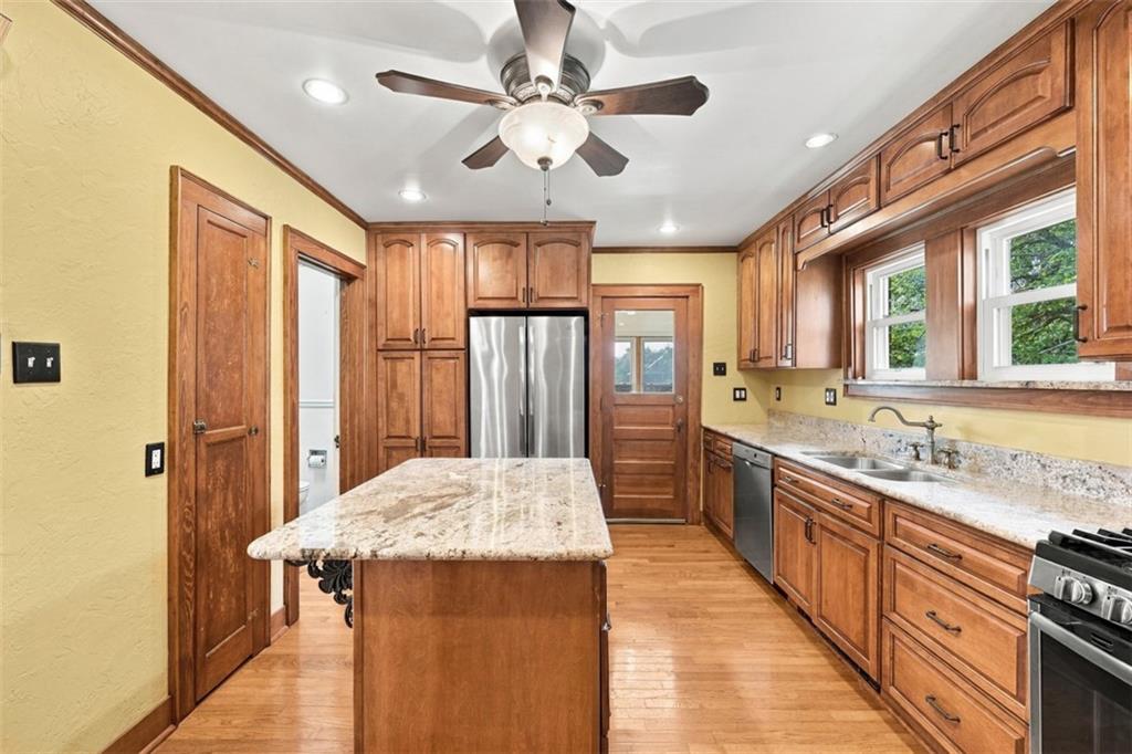 281 Arden Road Pittsburgh, PA 15216 - Photo 9 of 35 Gallery Image 9