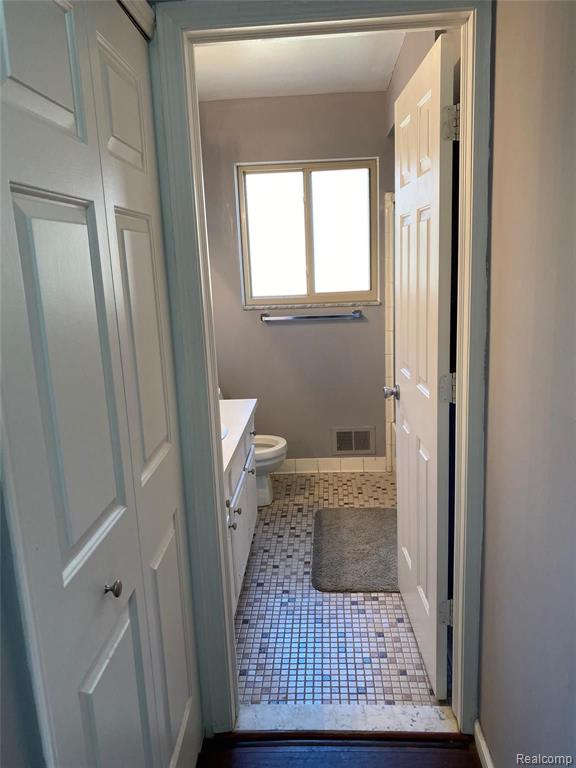 24242 Old Kent Road North Warren, MI 48091 - Photo 12 of 17