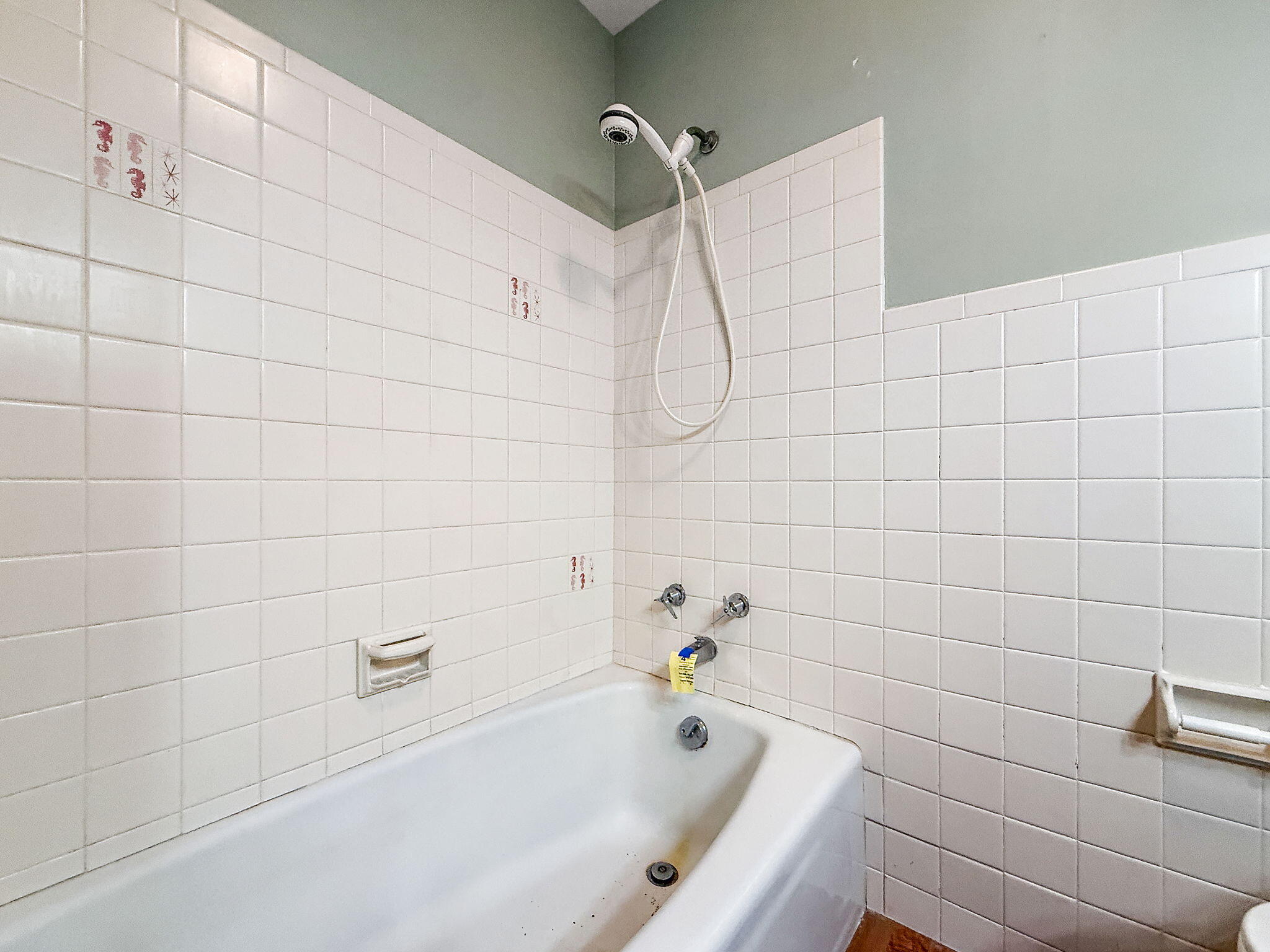 3339 Wirth Road Highland, IN 46322 - Photo 23 of 29 a bathroom with a bathtub