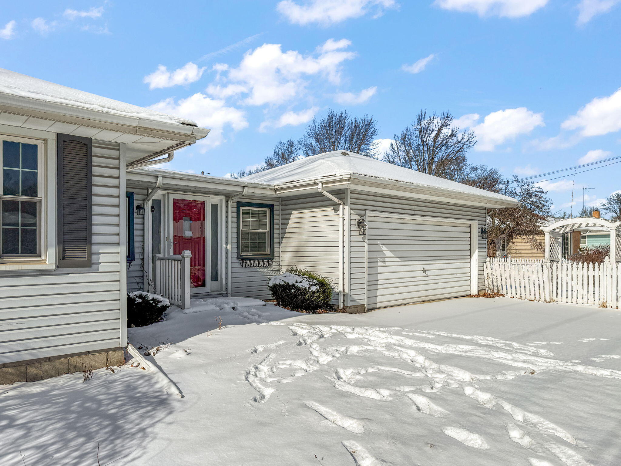 3339 Wirth Road Highland, IN 46322 - Photo 4 of 29 a front view of a house with a patio