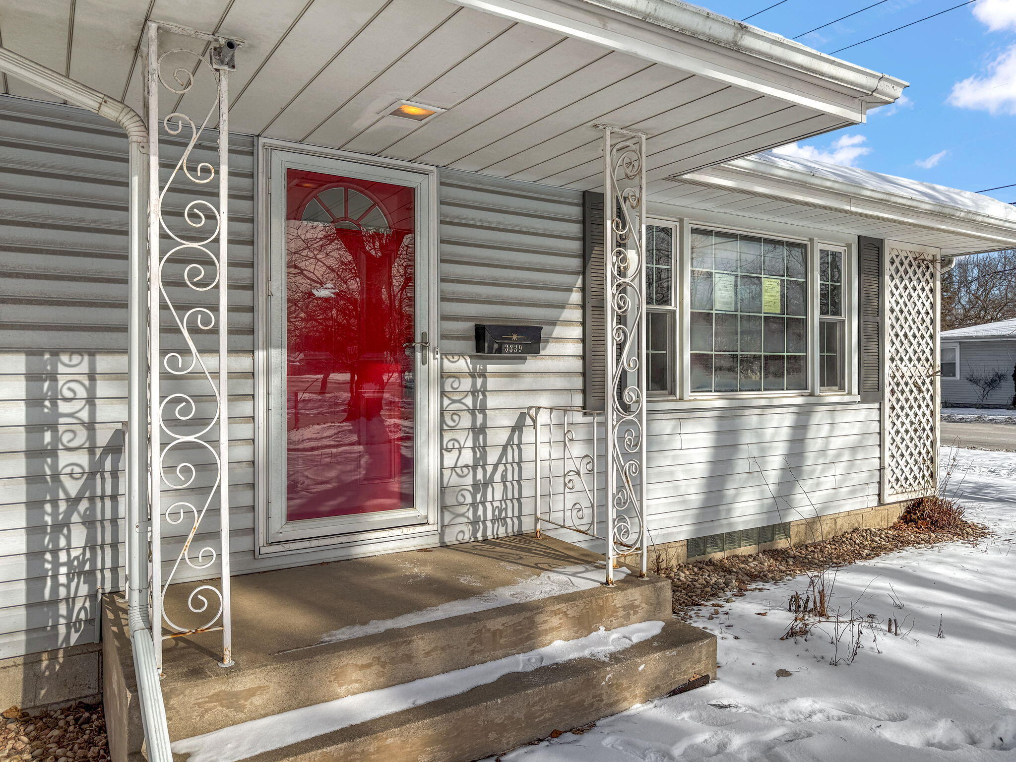 3339 Wirth Road Highland, IN 46322 - Photo 5 of 29 a front view of a house