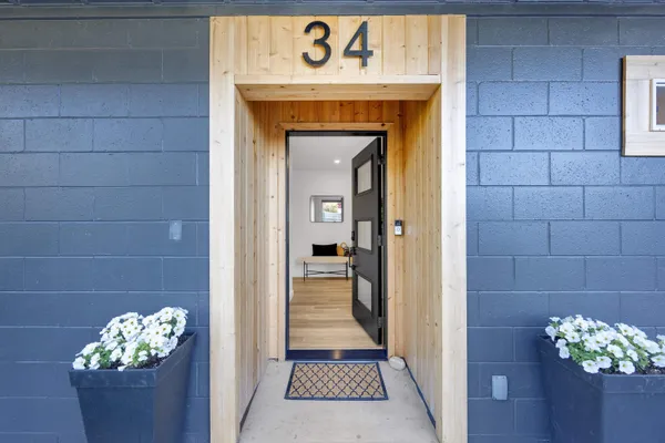 a view of entryway with a flower pot