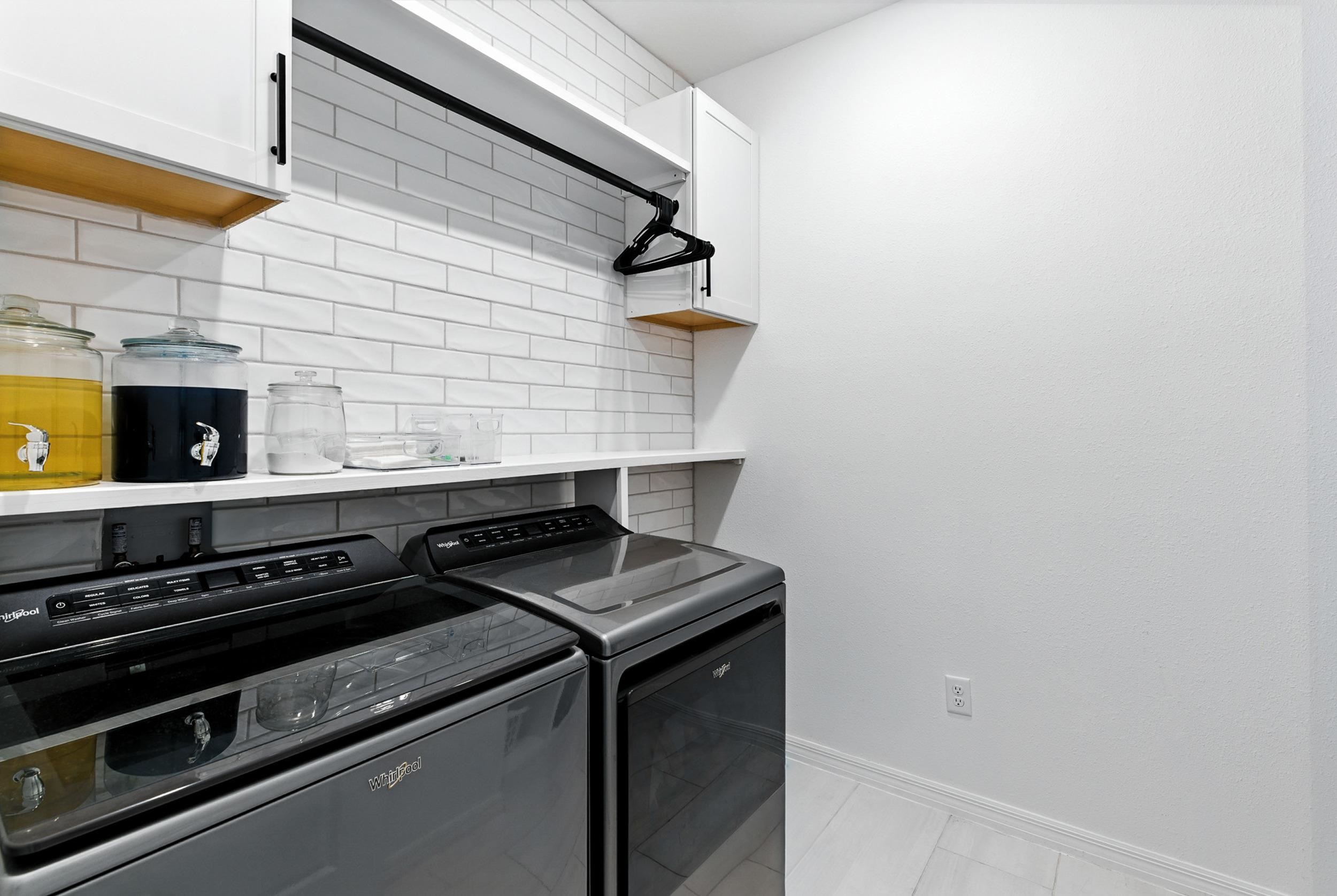 196 Red Barn Rd Street St. Augustine, FL 32092 - Photo 25 of 53 a kitchen with a stove and a microwave