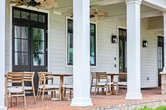 a view of an house with swimming pool