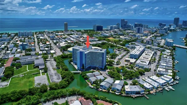 $2,995 | 7441 Wayne Avenue, Unit 8J, Miami Beach, FL 33141