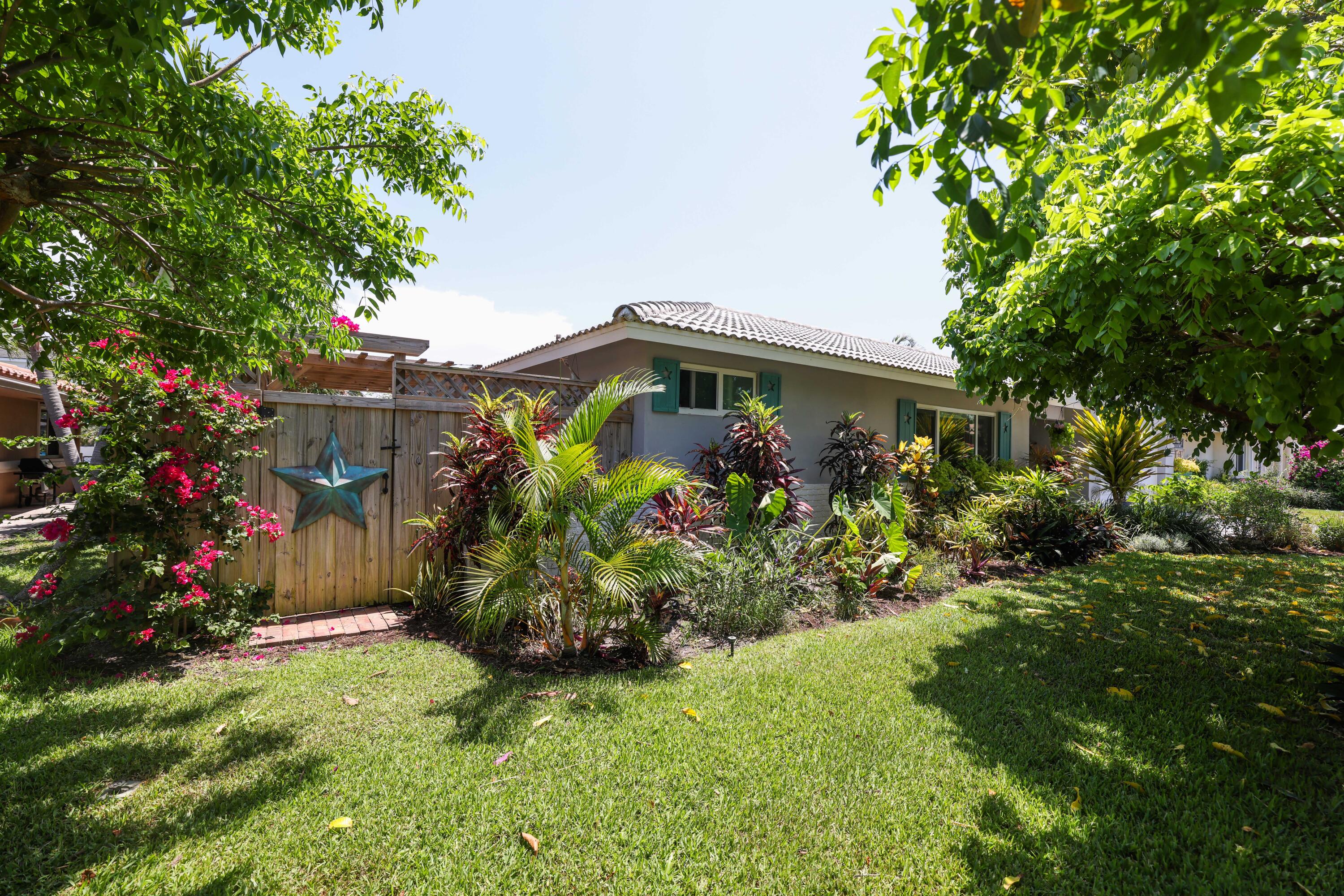 784 Dover Street Boca Raton, FL 33487 - Photo 78 of 78 a front view of a house with a yard