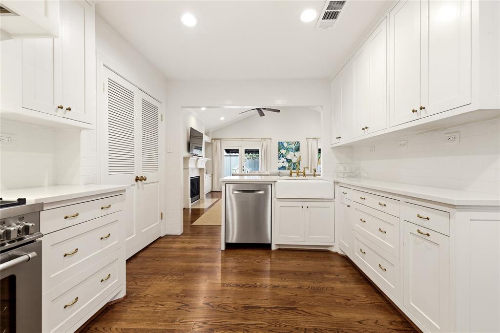 8115 Chadbourne Road Dallas, TX 75209 - Photo 15 of 39