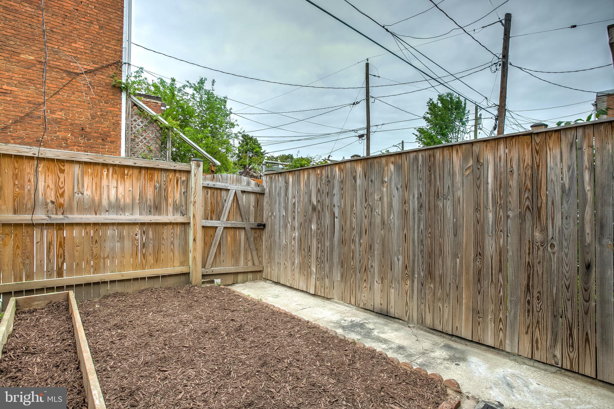 3638 Keswick Road Baltimore, MD 21211 - Photo 31 of 35 Safe enclosure for your pooch
