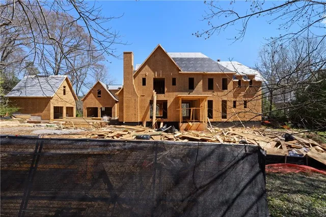 a black and white photo of a room