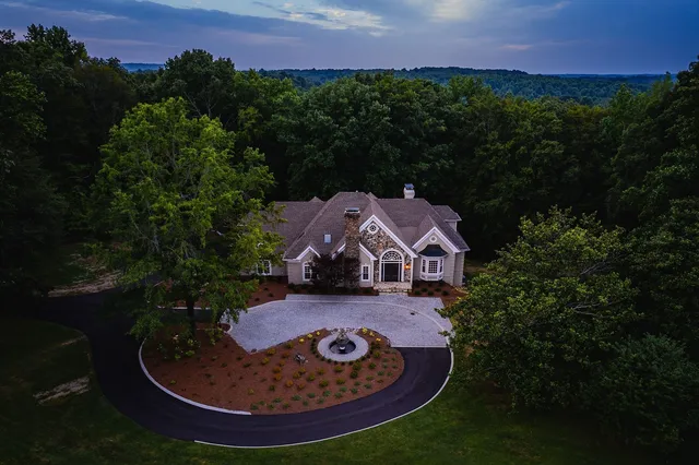$1,795,000 | 250 West Laurel Avenue, McMinnville, TN 37110
