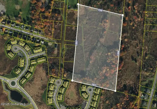 $899,999 | 30 Landor Lane, Colonie, NY 12047