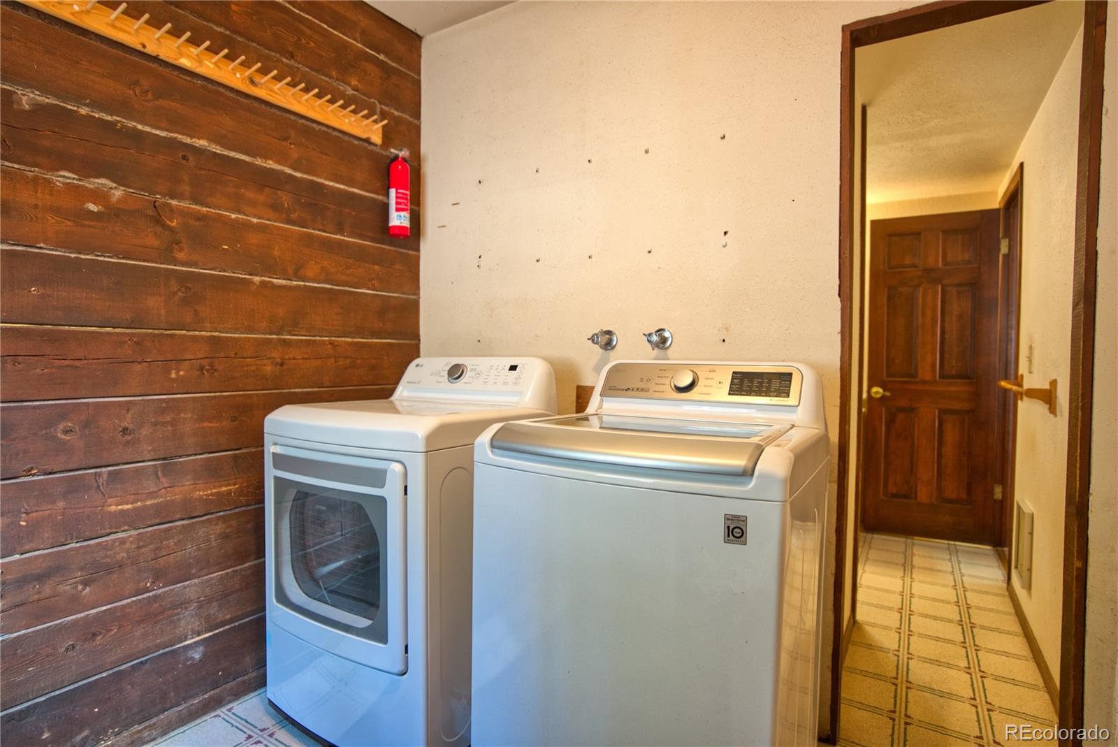 601 Pika Road Boulder, CO 80302 - Photo 22 of 30 a utility room with dryer and washer