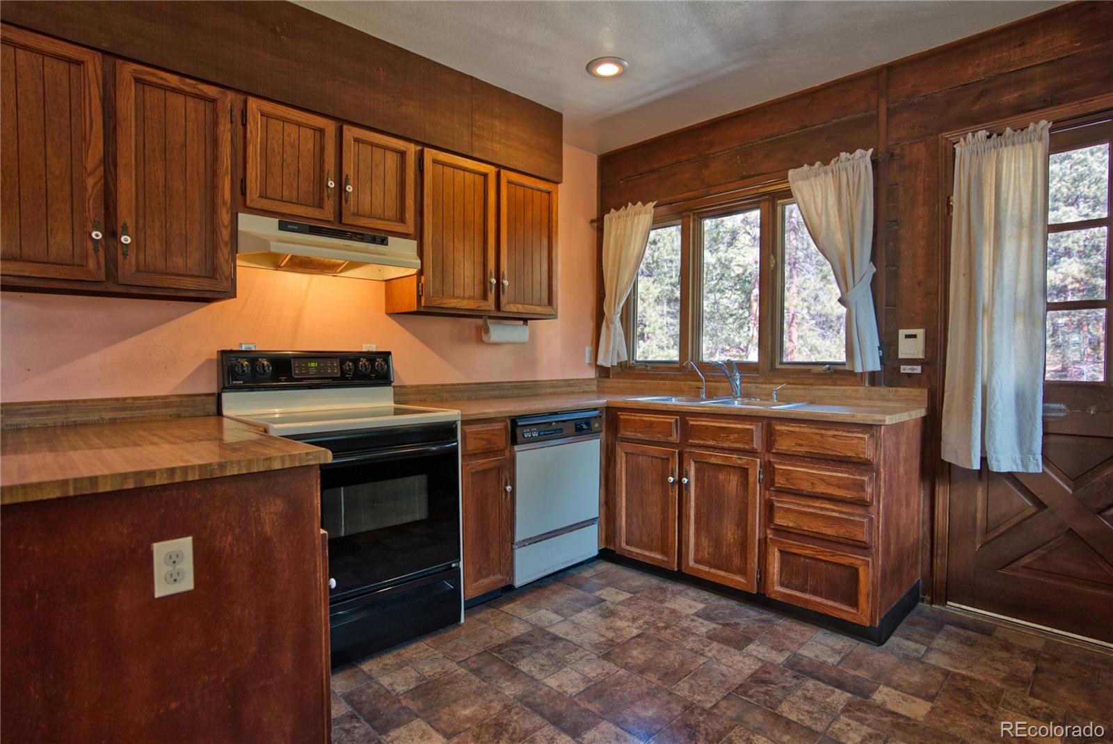 601 Pika Road Boulder, CO 80302 - Photo 10 of 30 a kitchen with stainless steel appliances granite countertop a stove a sink and a microwave