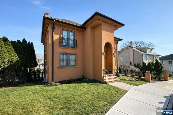 $1,899,000 | 416 Oncrest Terrace, Cliffside Park, NJ 07010