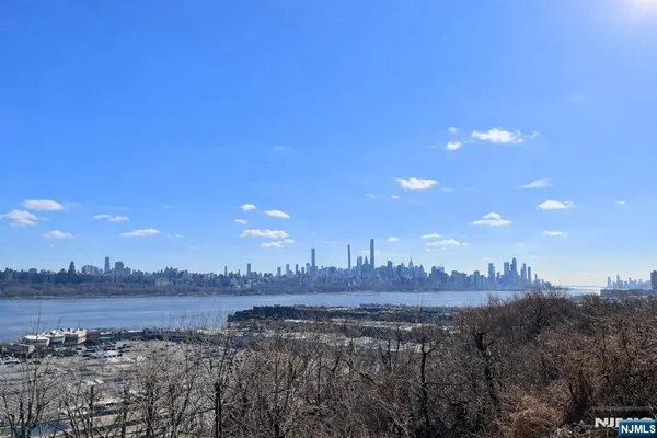 $1,899,000 | 416 Oncrest Terrace, Cliffside Park, NJ 07010