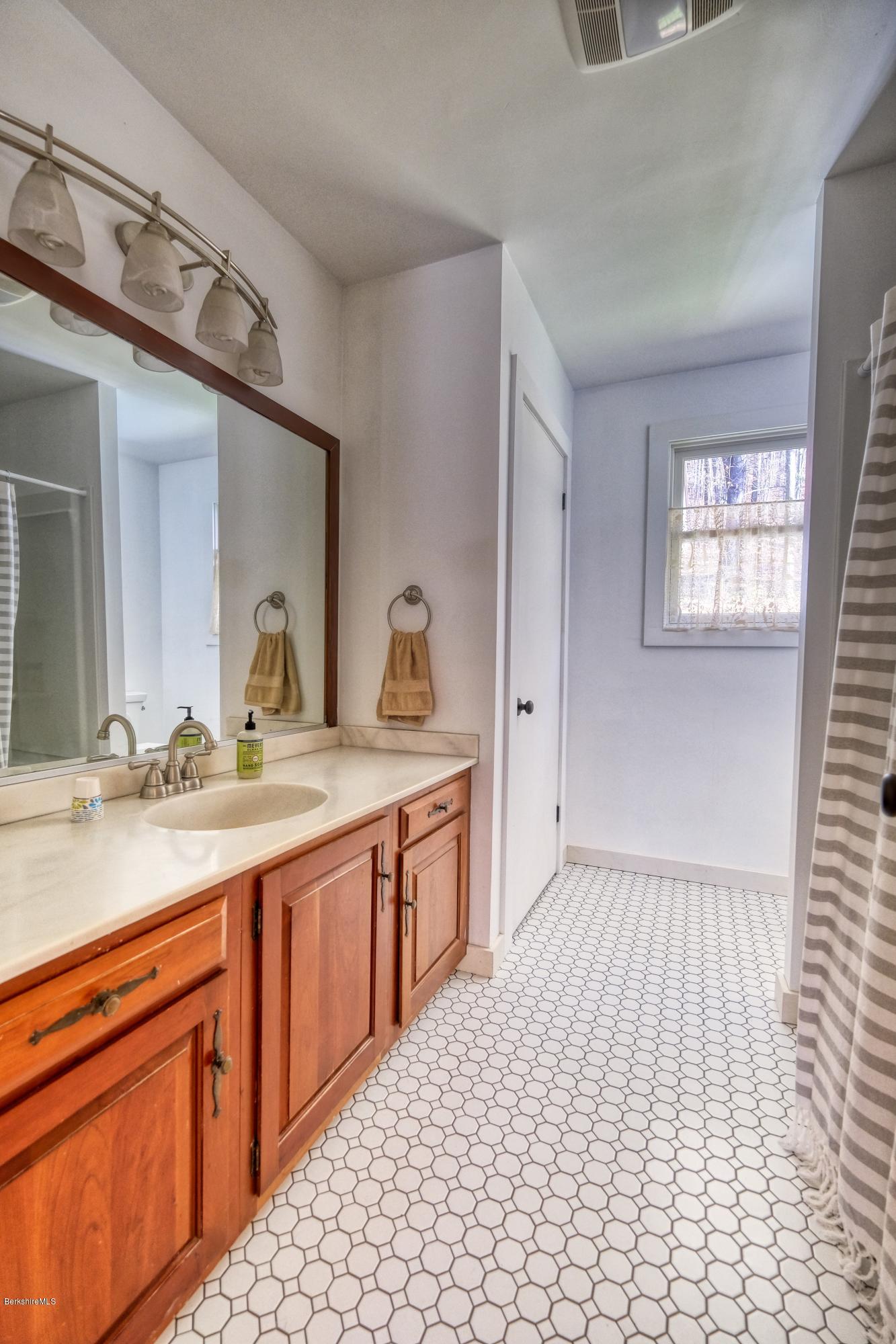 125 Tamarack Road Pittsfield, MA 01201 - Photo 17 of 50 125 Tamarack Road - 1st floor bath