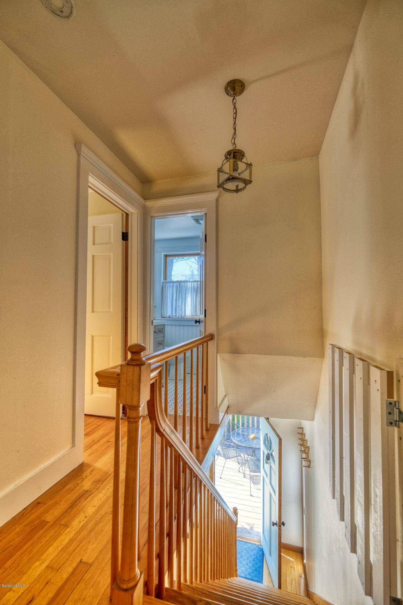 125 Tamarack Road Pittsfield, MA 01201 - Photo 24 of 50 125 Tamarack Road - landing