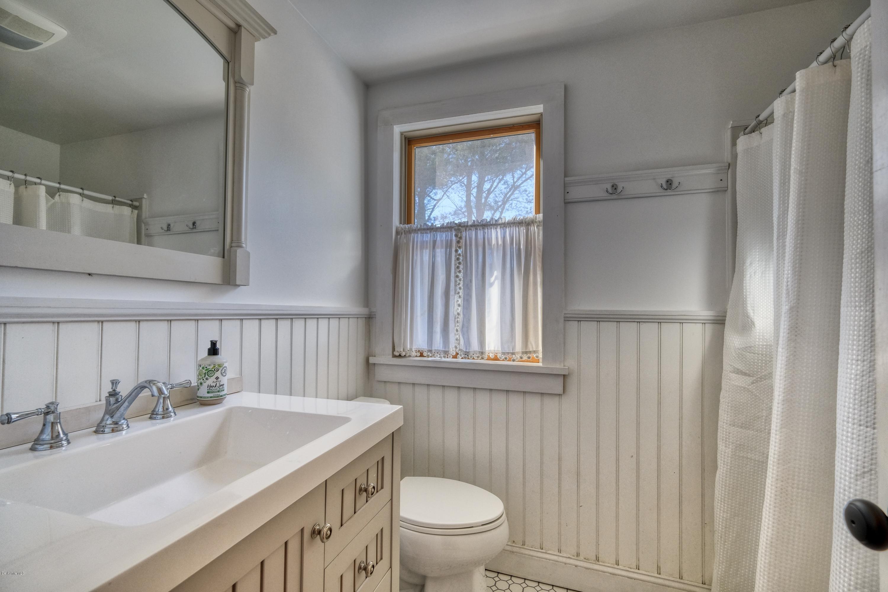 125 Tamarack Road Pittsfield, MA 01201 - Photo 31 of 50 125 Tamarack Road - full bath 2 2