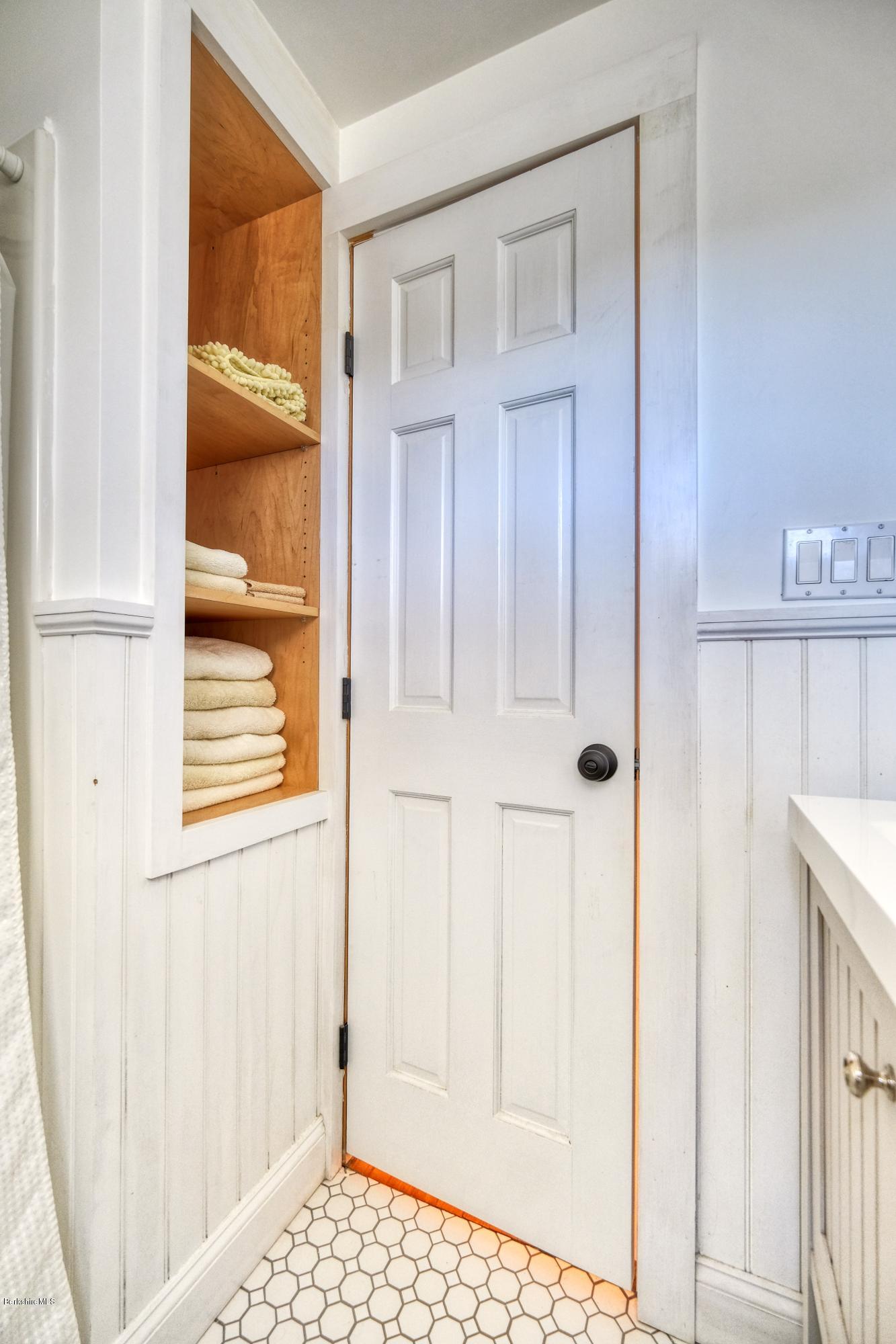 125 Tamarack Road Pittsfield, MA 01201 - Photo 33 of 50 125 Tamarack Road - full bath 2