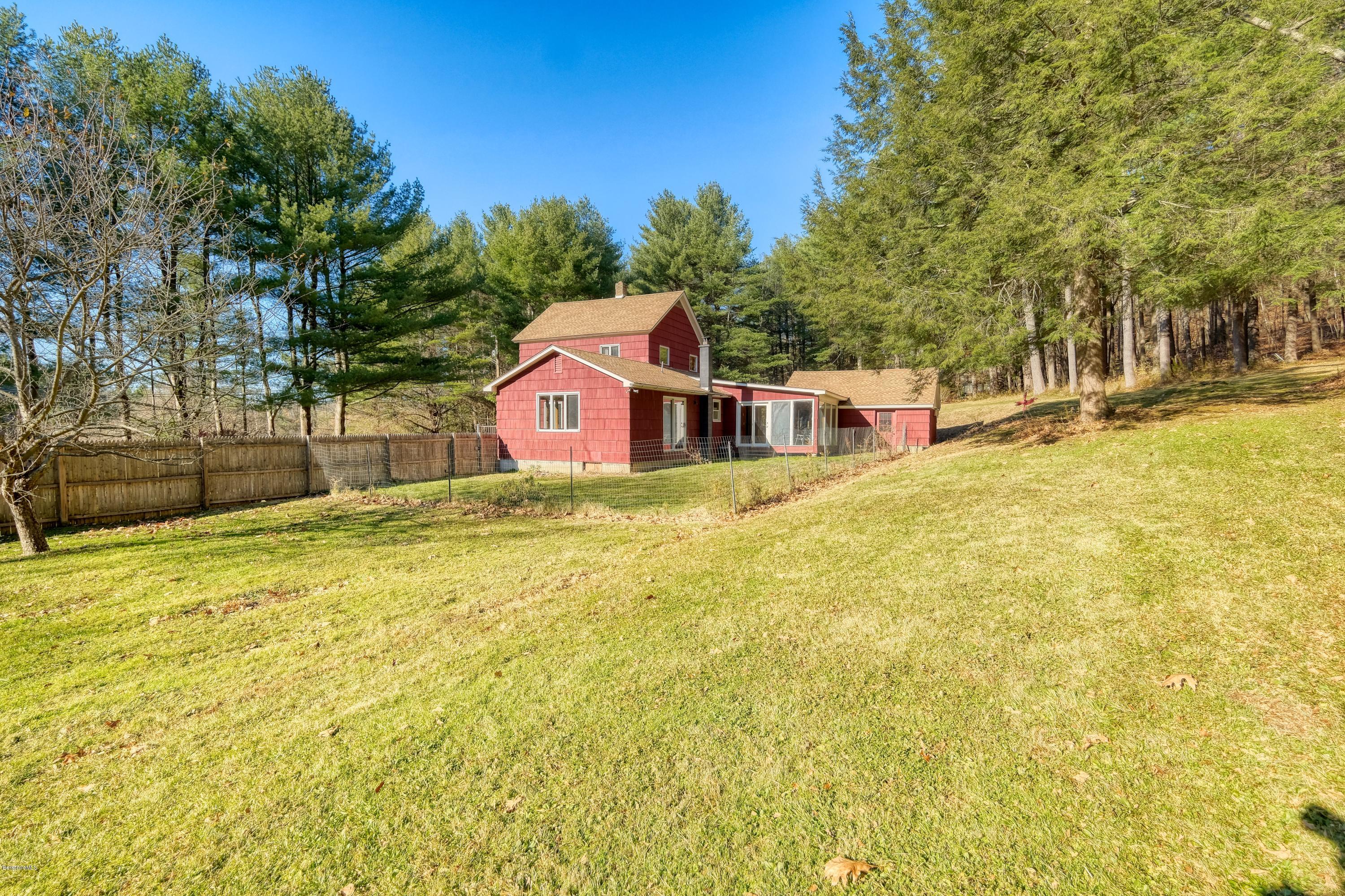 125 Tamarack Road Pittsfield, MA 01201 - Photo 38 of 50 125 Tamarack Road - yard