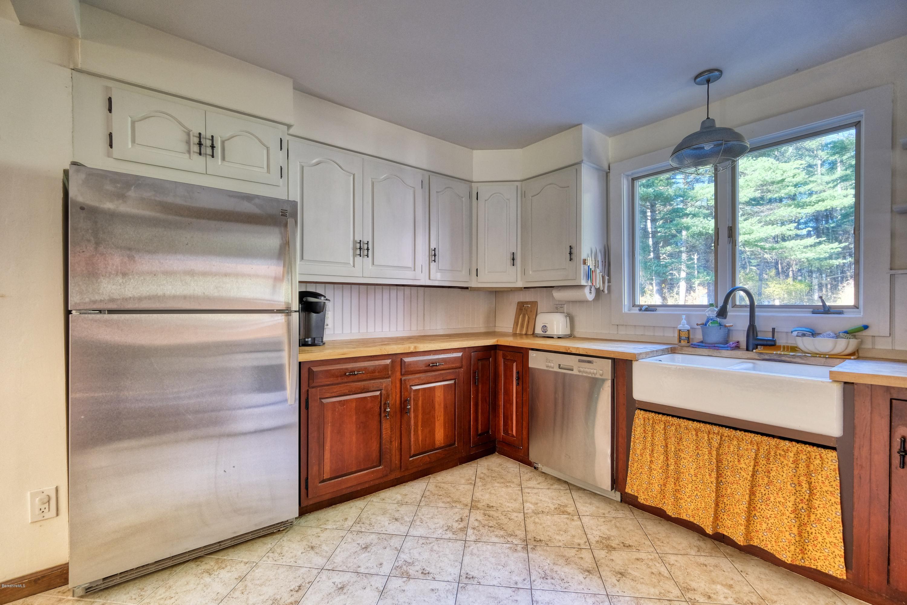125 Tamarack Road Pittsfield, MA 01201 - Photo 10 of 50 125 Tamarack Kitchen 6