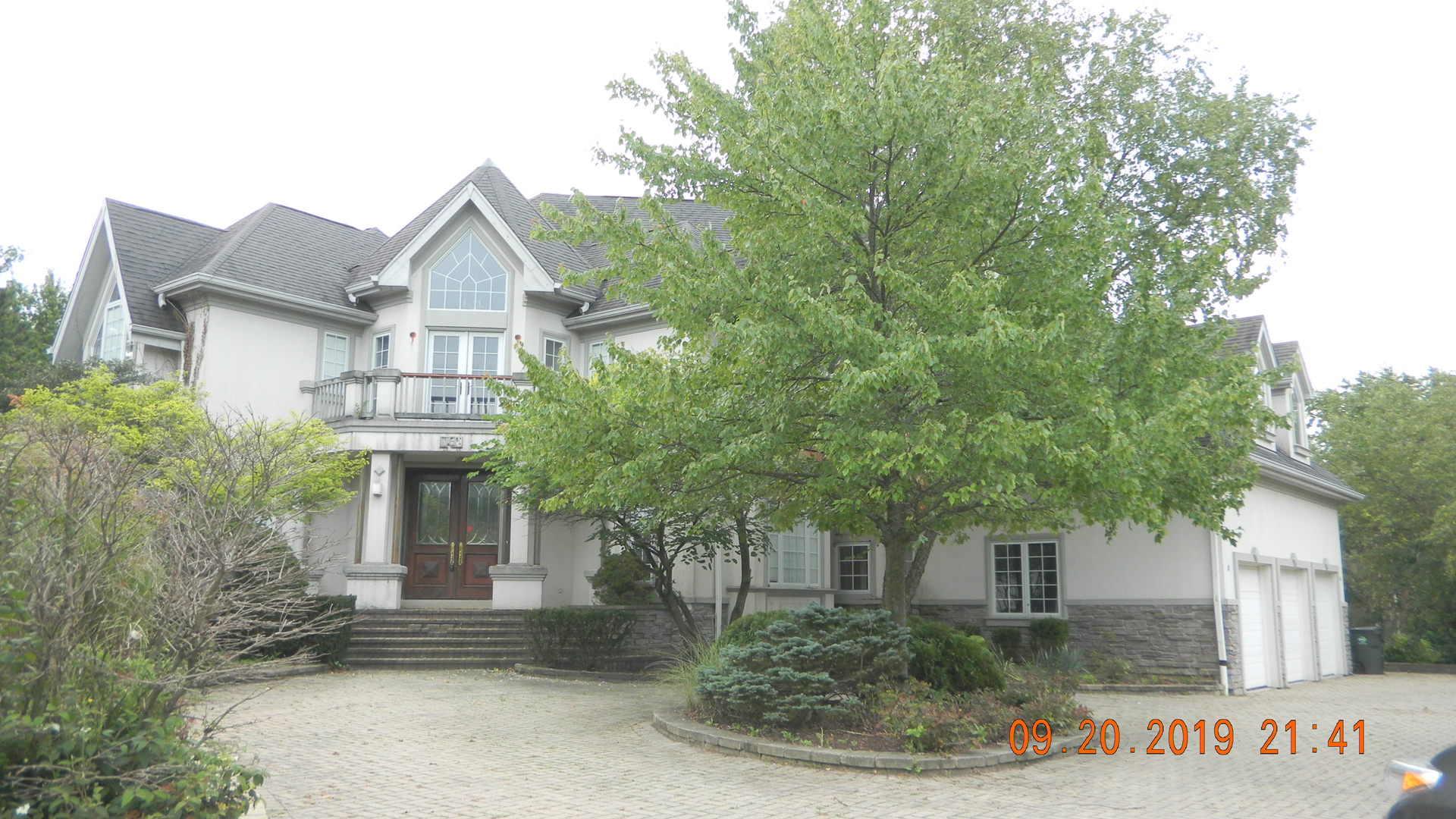 10 Clubside Court Burr Ridge, IL 60527 - Photo 1 of 1 a front view of a house with a garage
