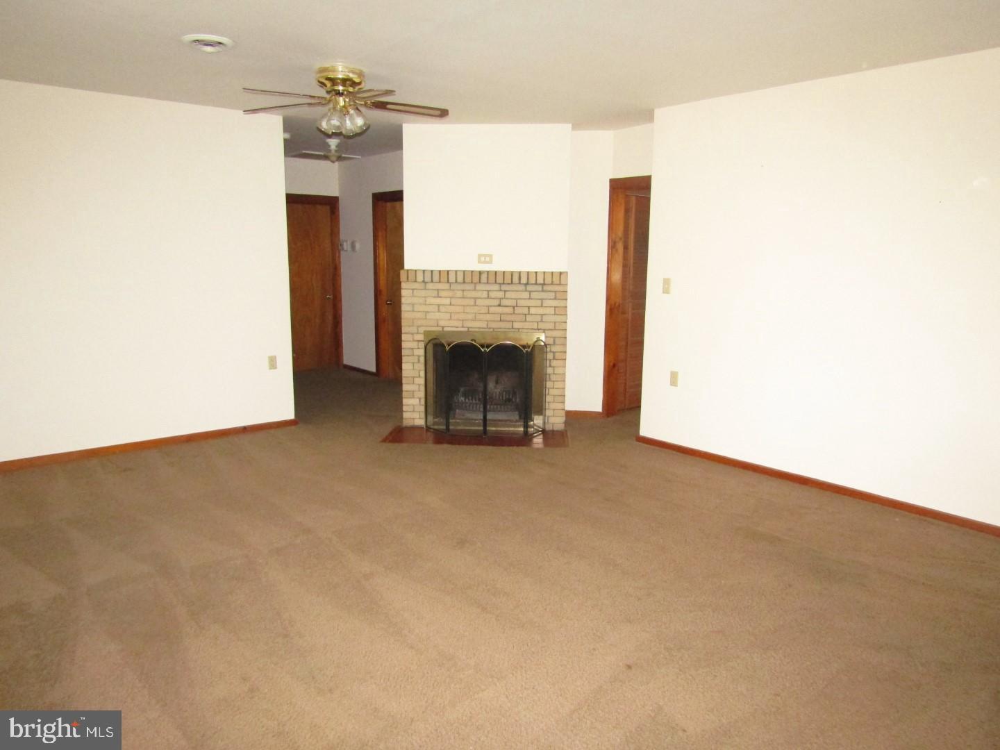 44297 Clarkes Landing Road Hollywood, MD 20636 - Photo 9 of 29 Living Room