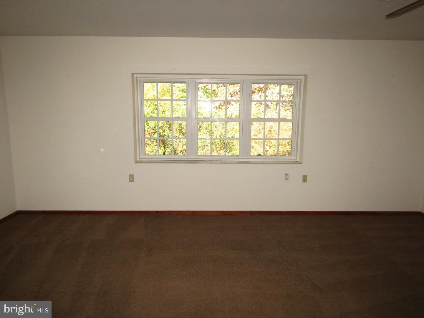 44297 Clarkes Landing Road Hollywood, MD 20636 - Photo 10 of 29 Living Room