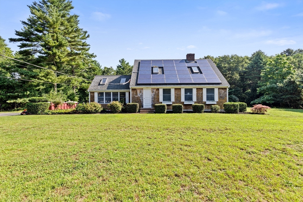 518 County Road Wareham, MA 02576 - Photo 4 of 32 a front view of a building with a garden