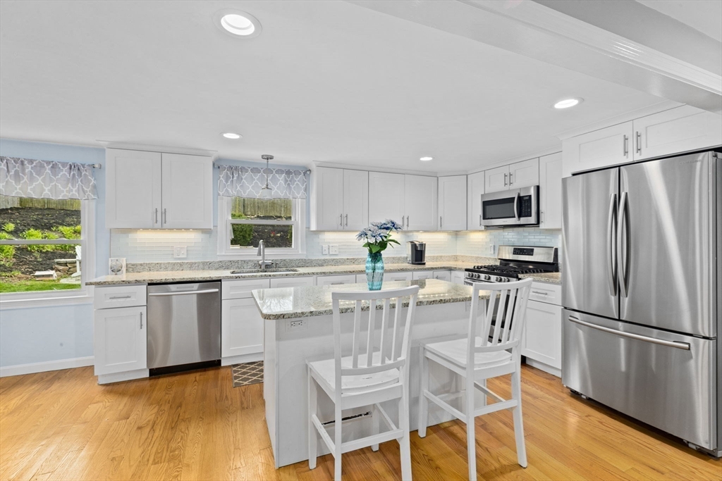 32 Governor Long Road Hingham, MA 02043 - Photo 7 of 30 Gallery Image 7