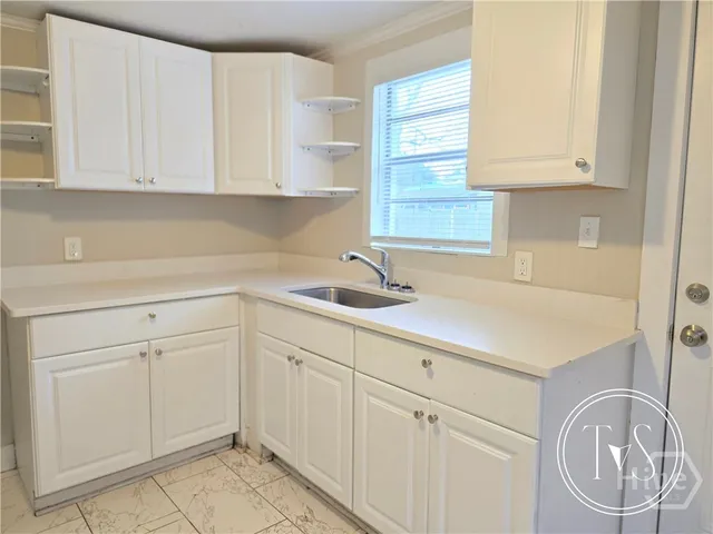 $1,390 | 39 Lissner Avenue, Savannah, GA 31408