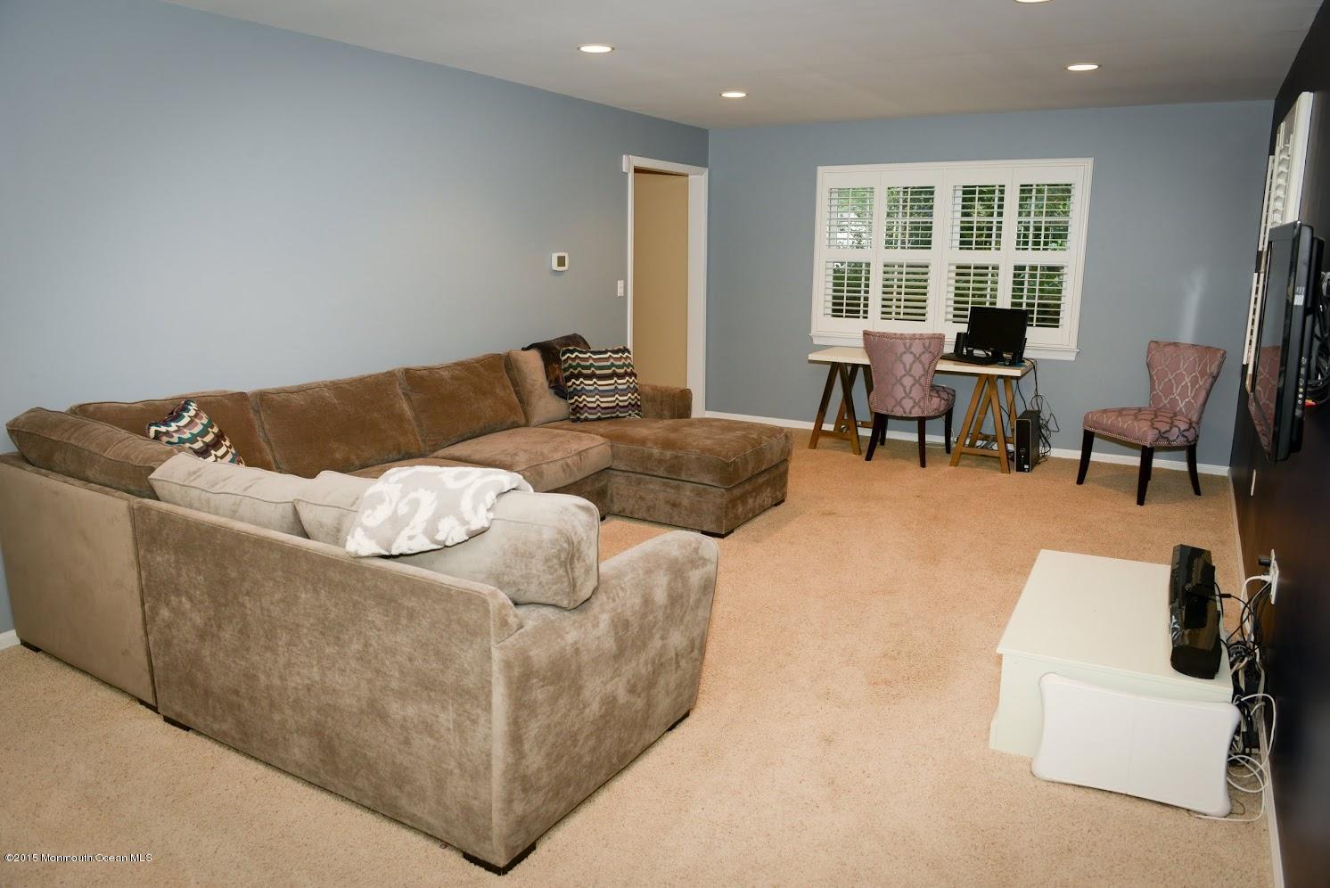 17 Pelican Road Middletown, NJ 07748 - Photo 20 of 45 Living room view 2