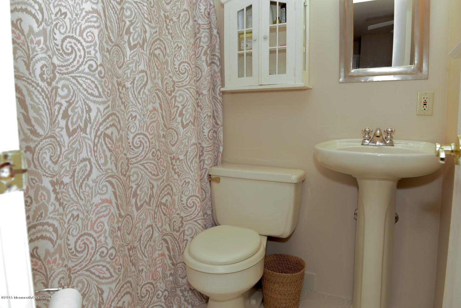 17 Pelican Road Middletown, NJ 07748 - Photo 28 of 45 Princess suite en-suite bath