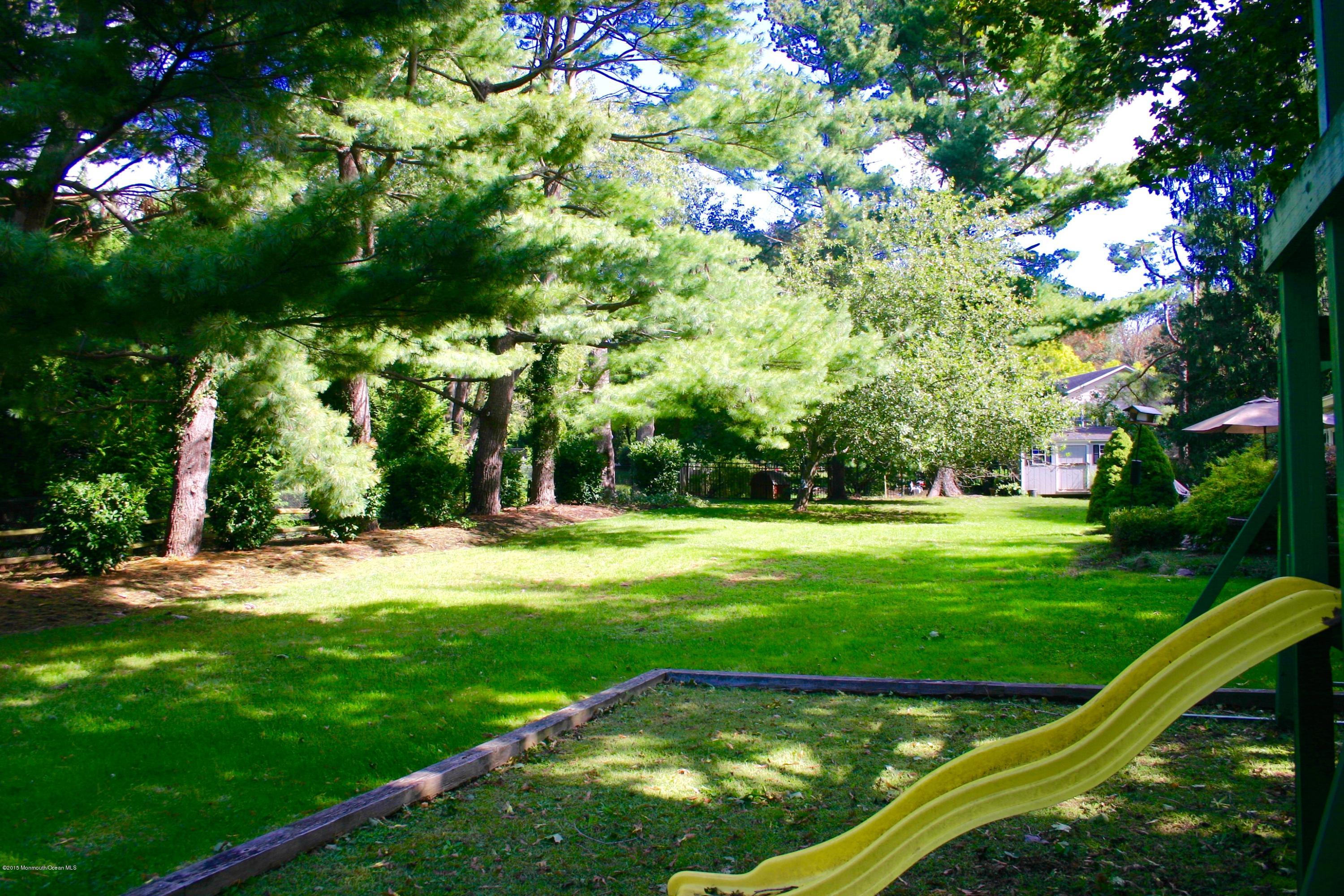 17 Pelican Road Middletown, NJ 07748 - Photo 38 of 45 The back yard