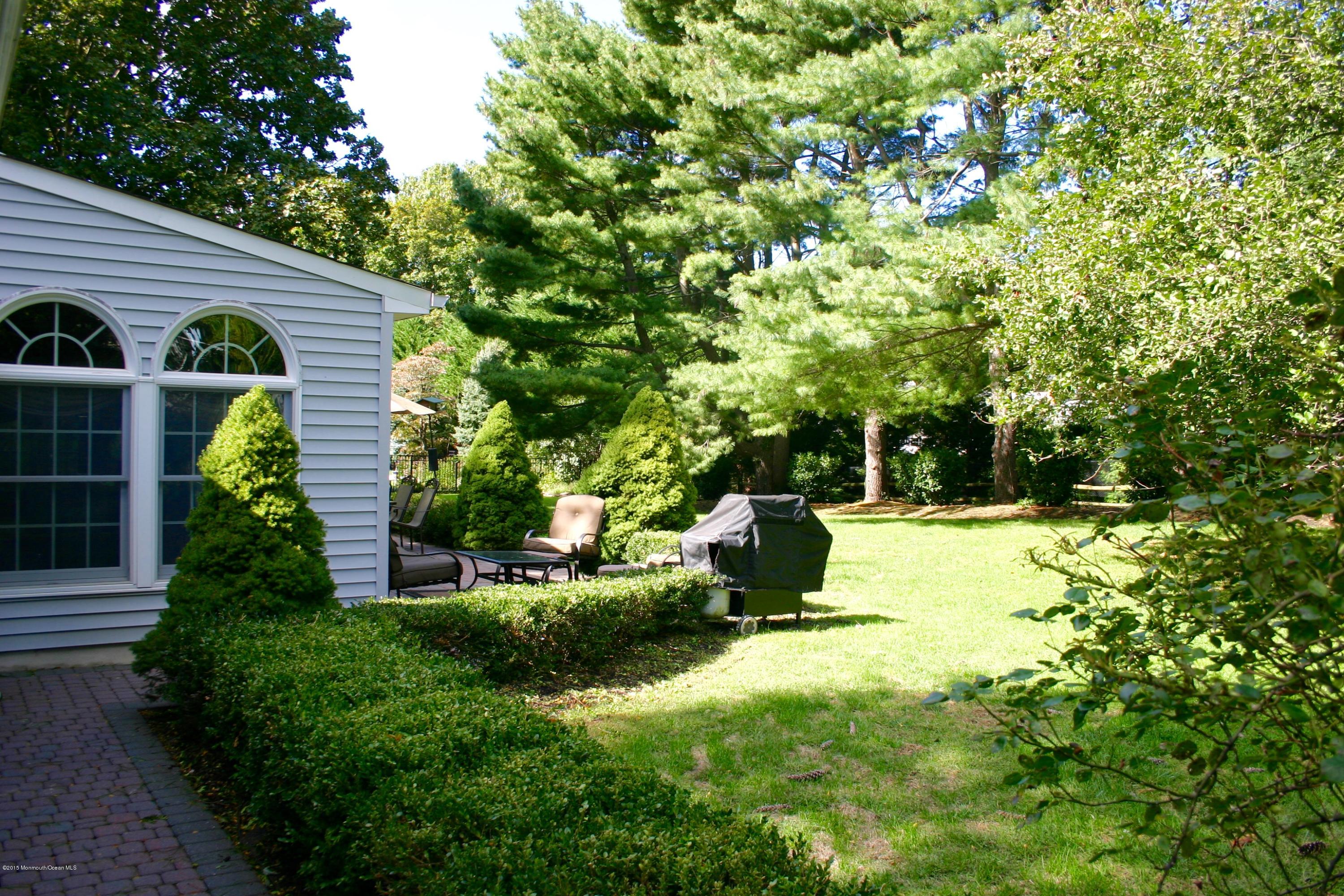 17 Pelican Road Middletown, NJ 07748 - Photo 40 of 45 Professionally landscaped