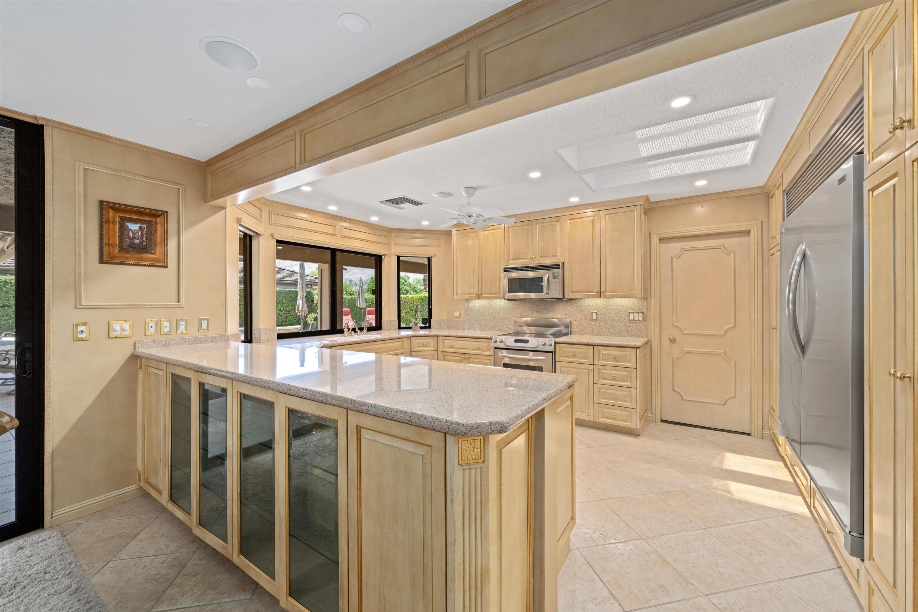 146 Yale Drive Rancho Mirage, CA 92270 - Photo 4 of 57 32-63649552