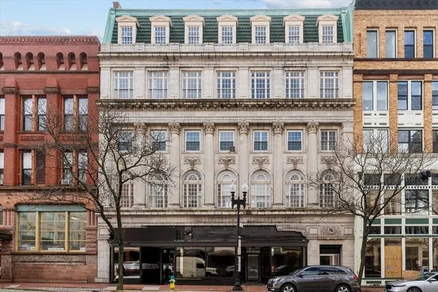 $2,800 | 280 Essex Street, Unit 402, Lawrence, MA 01840