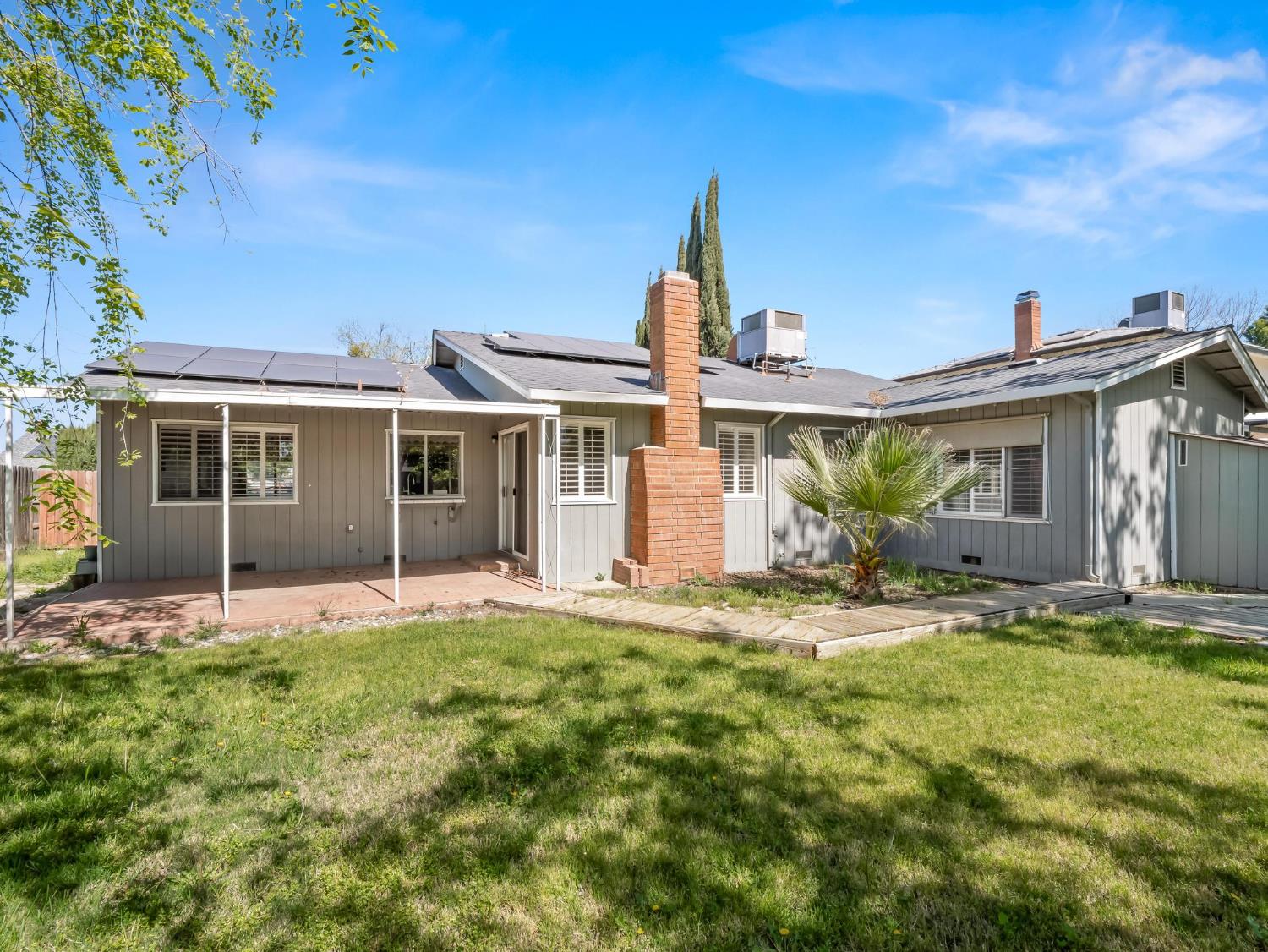 873 Cedar Lane Lemoore, CA 93245 - Photo 4 of 41 a front view of a house with a yard
